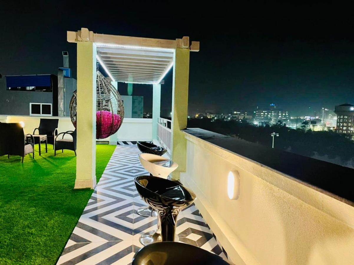 Apartment Bluo Facing 1bhk Newtown, Terrace Garden, Gym *