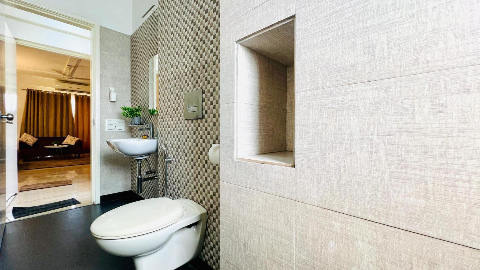 Apartment Bluo Facing 1bhk Newtown, Terrace Garden, Gym *